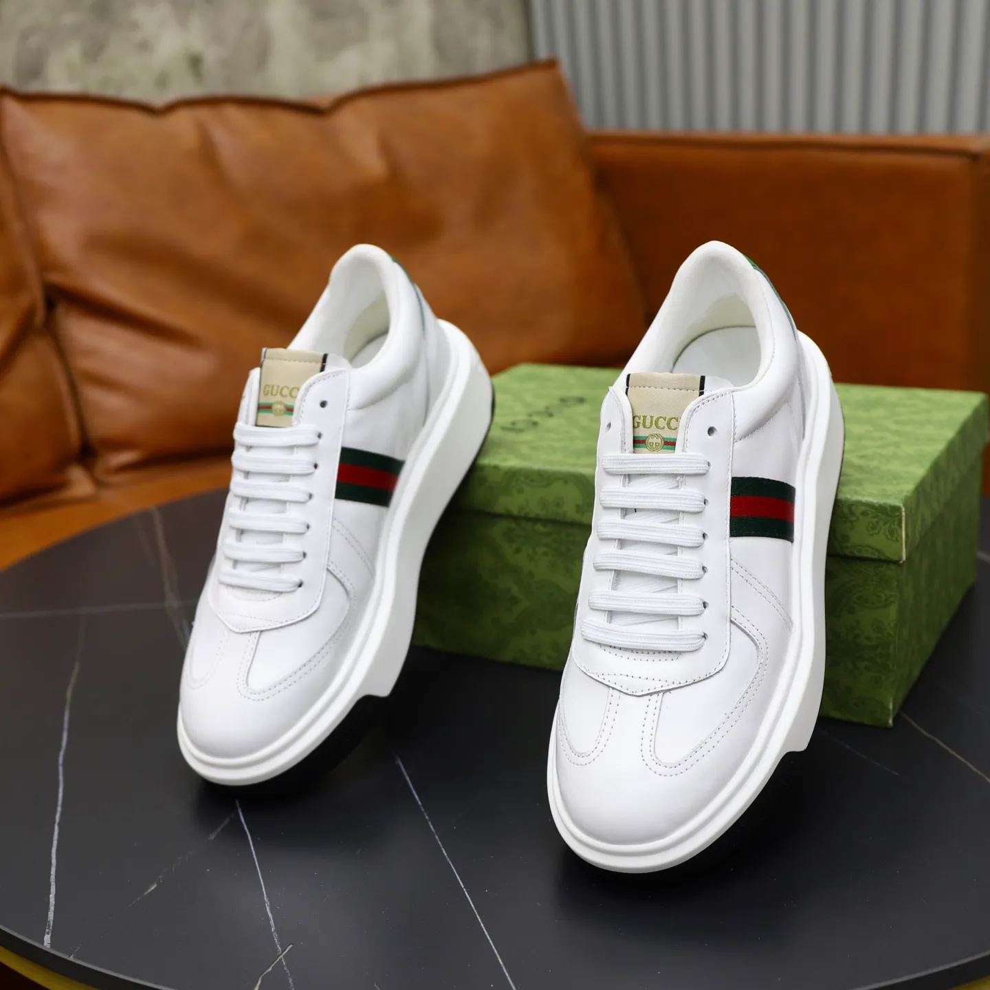Ex-factory price: 462💰🙅‍♂️🙅‍♂️🙅‍♂️ Brand: GUCCI Standard code: 38-44 (45 customized) Grade: Same as the official website Material: Original material splicing Comfortable and breathable lining Lightweight and wear-resistant sports outsole Style category: Men's fashionable casual shoes Running sneakers Distinguished luxury brand elements Top luxury Color: actual picture color